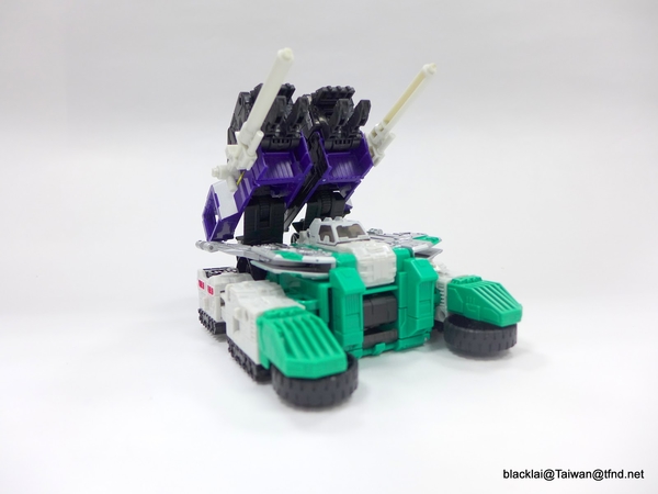 Generations Titans Return Sixshot   In Hand Photos Of Wave 3 Leader Class Figure  (41 of 89)